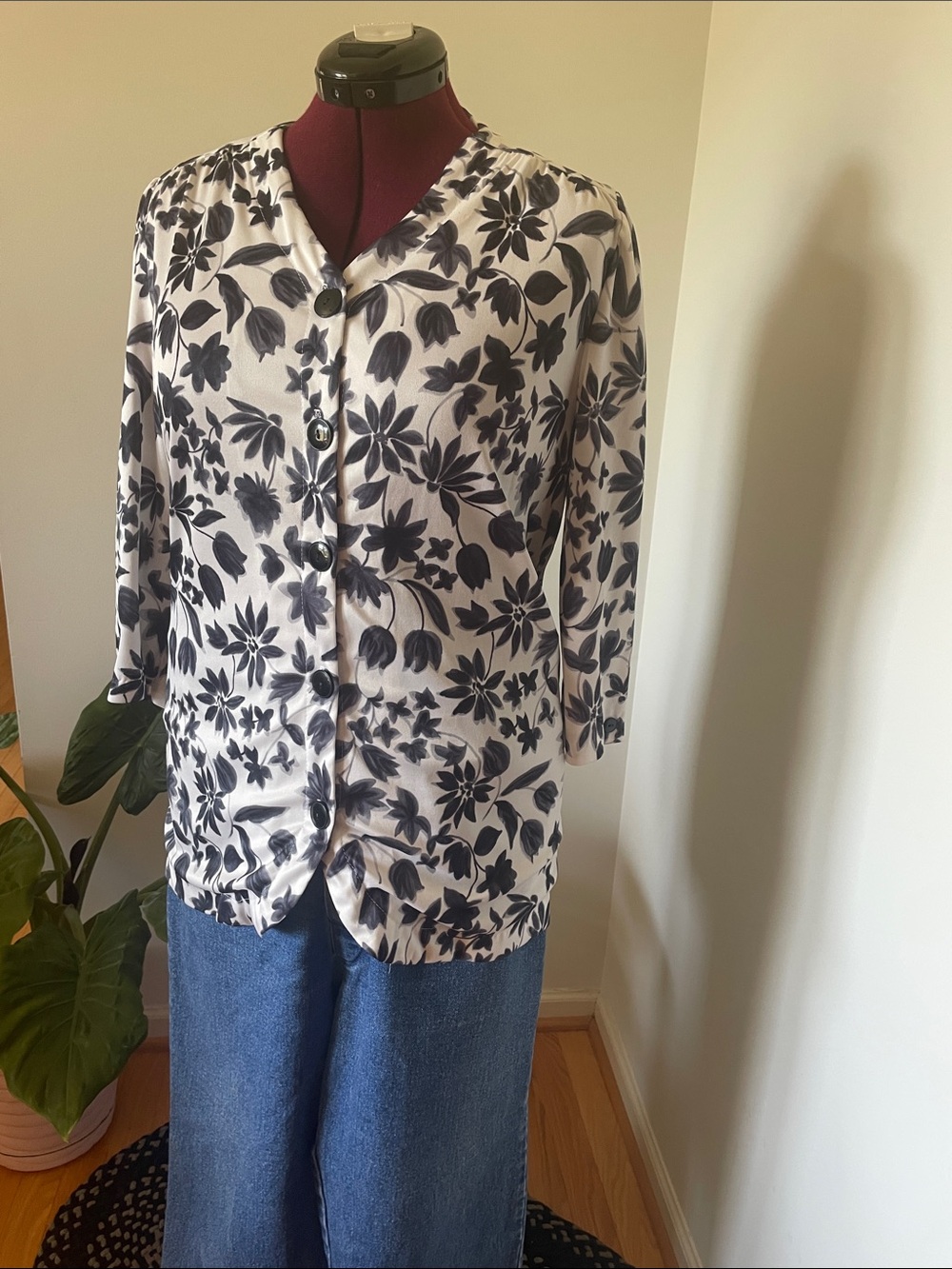 v i n t a g e :: USA made vintage top floral button